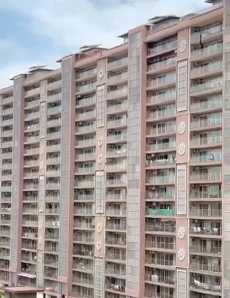 Rooftop pool, on site